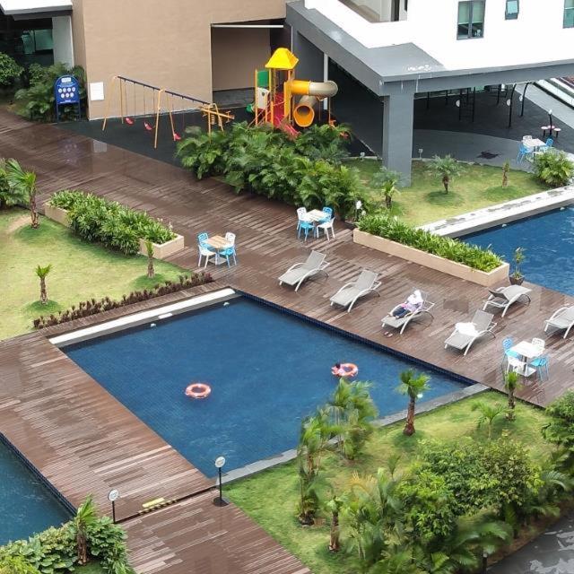 Pangsapuri Private Waterfront *